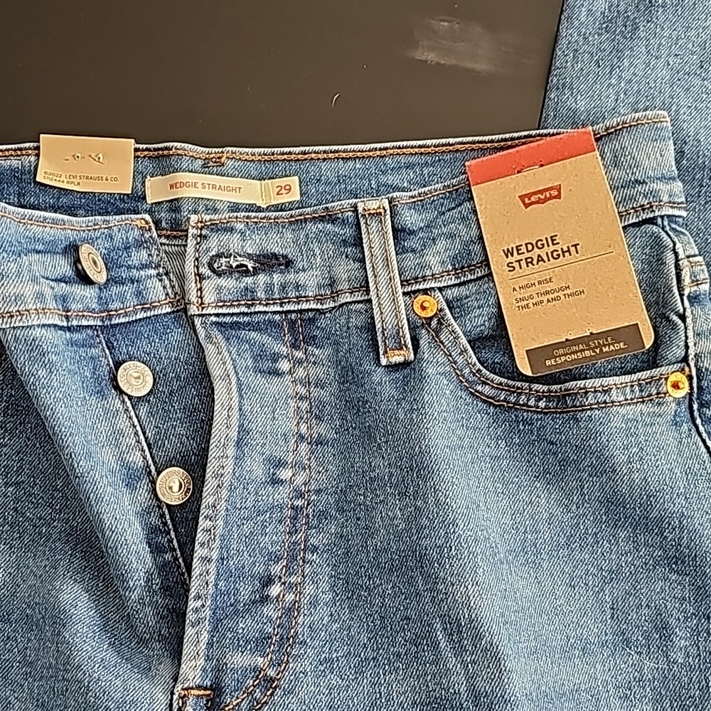 Brand new. Levi wedgie jeans